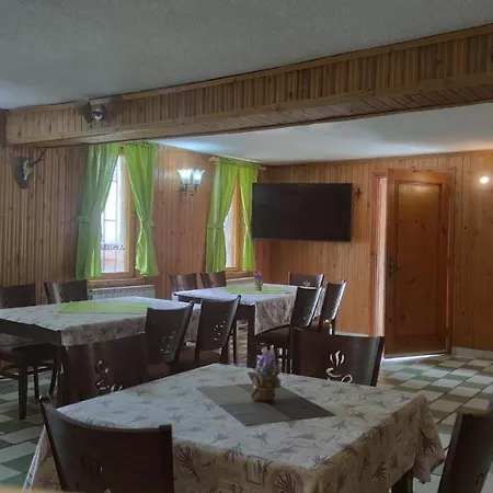 гаджакови בית הארחה