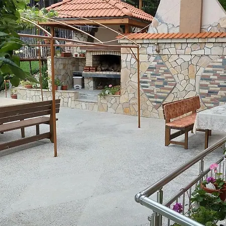 гаджакови בית הארחה דבין